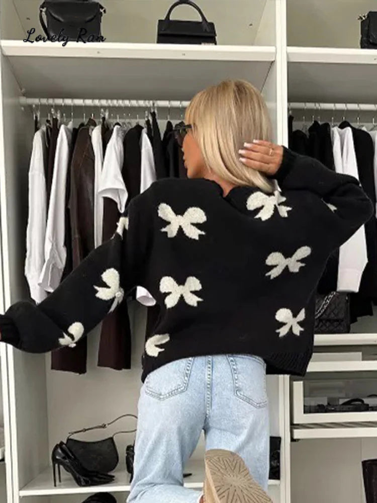 Annabel | Stilvoller Pullover mit Spitzenverschluss