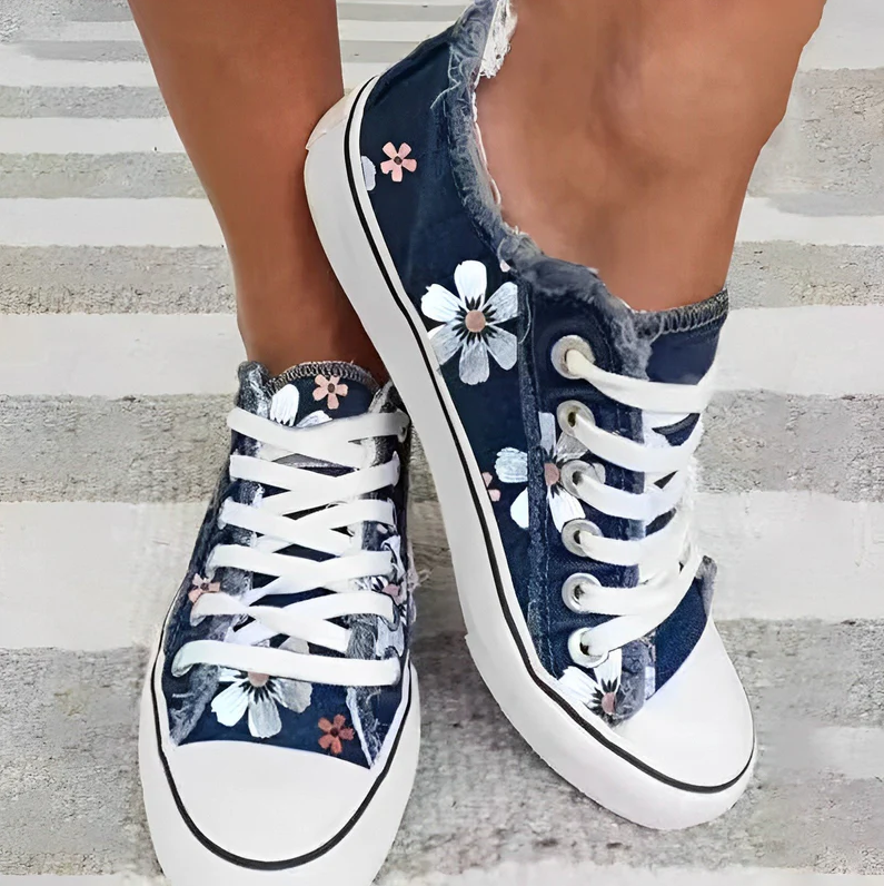 Agnes – damen-sneaker aus denim mit blumenmuster