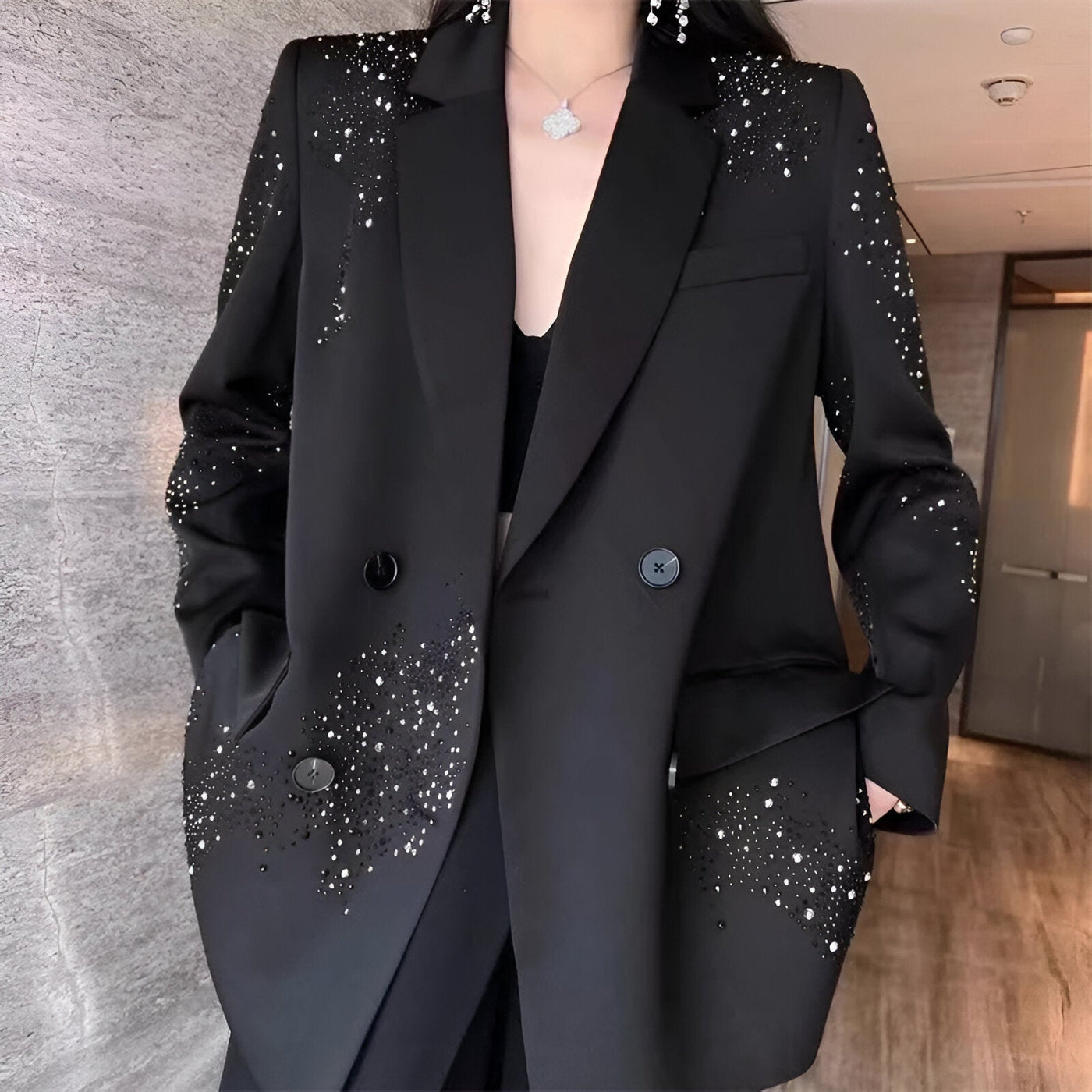 Olli | Funkelnde Eleganz – Strass Schwarzer Blazer