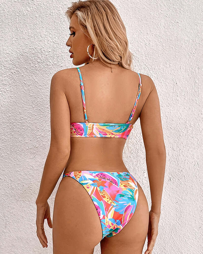 Karin | Hochtailliertes Bikini-Set mit Tropischem Blumenmuster und Spitze