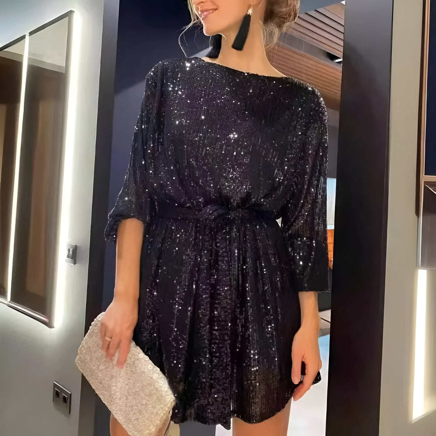 Frieda | Minikleid mit runder Ausschnitt und Perlenriemen