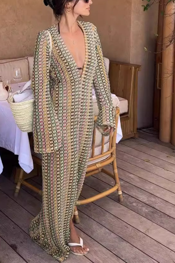 Griselda® | Langes, hohles Strandkleid mit V-Ausschnitt und tiefem Ausschnitt vorne und Schlitz aus Spitze