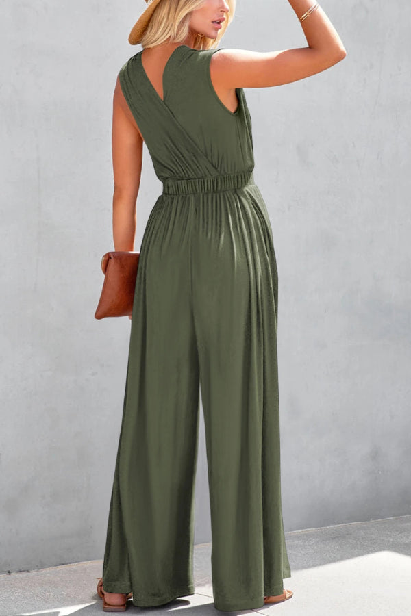 Laura® | Dschungelgrüner, plissierter Overall mit weitem Bein und tiefen V-Taschen