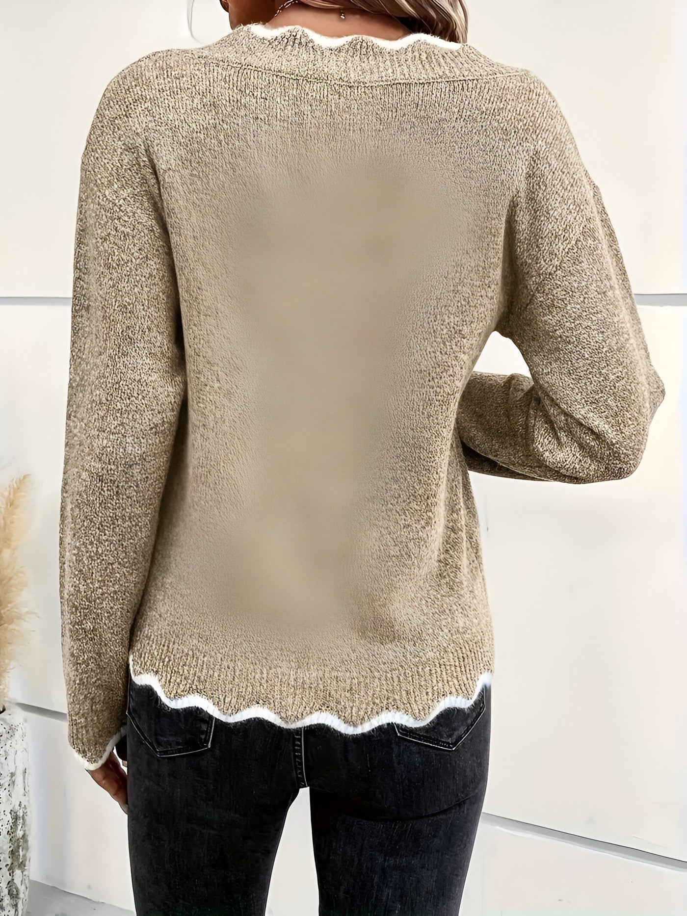Allie | Lässiger Strickpullover mit Wellensaum
