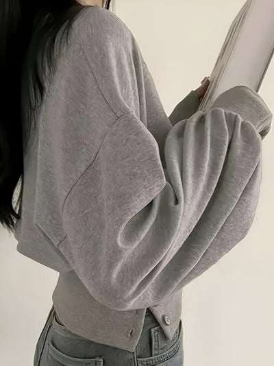 Letia | Lässiger Luxus: Elegantes T-Shirt in Uni-Farbe mit Knopfdetail