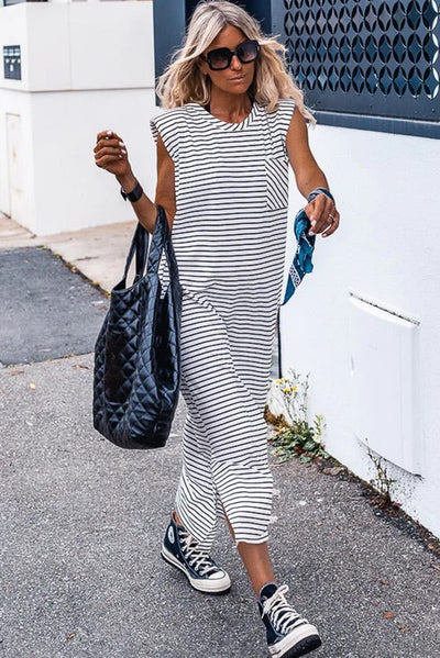 Luna® | Schwarzes, gestreiftes, ärmelloses, langes Kleid mit Brusttaschen und Schulterpolstern