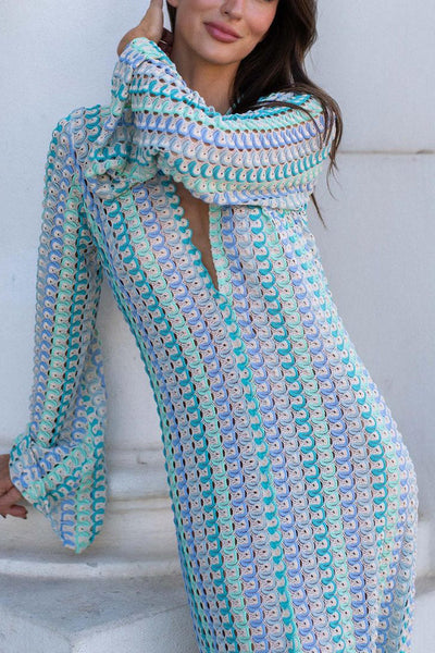 Griselda® | Langes, hohles Strandkleid mit V-Ausschnitt und tiefem Ausschnitt vorne und Schlitz aus Spitze