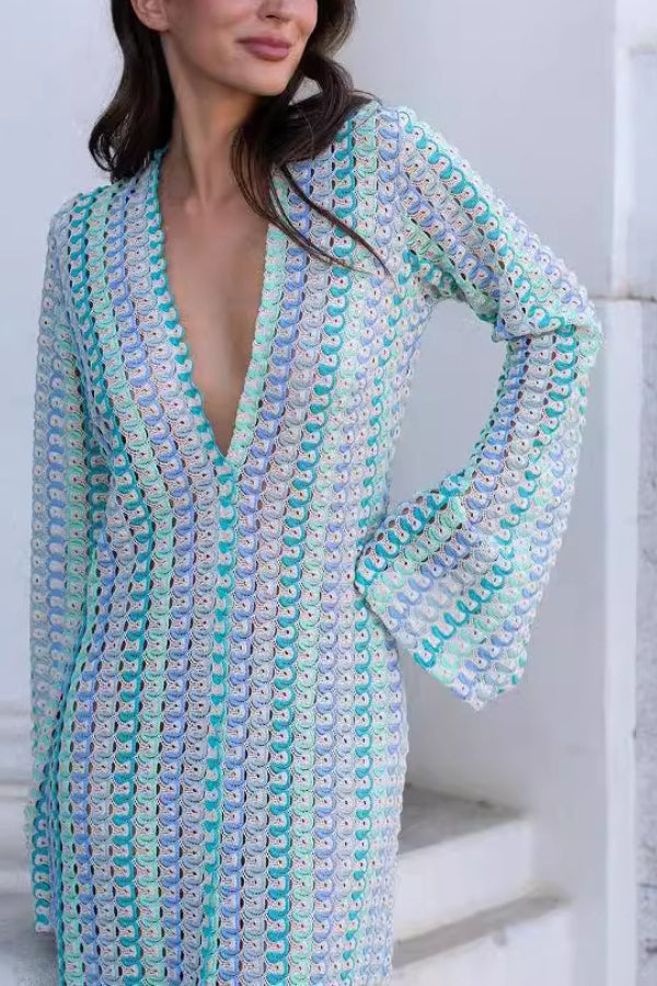 Griselda® | Langes, hohles Strandkleid mit V-Ausschnitt und tiefem Ausschnitt vorne und Schlitz aus Spitze