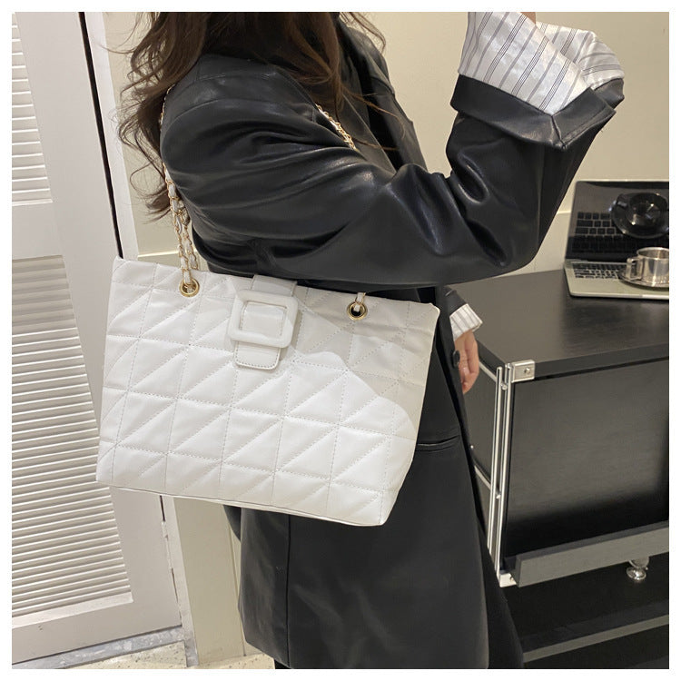 Diana – Trendige Schultertasche im Chanel-Stil mit Rauten-Muster und Kette