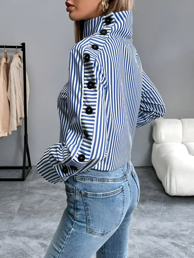 Rosemarie | Eleganter blau-weißer gestreifter Rollkragenpullover