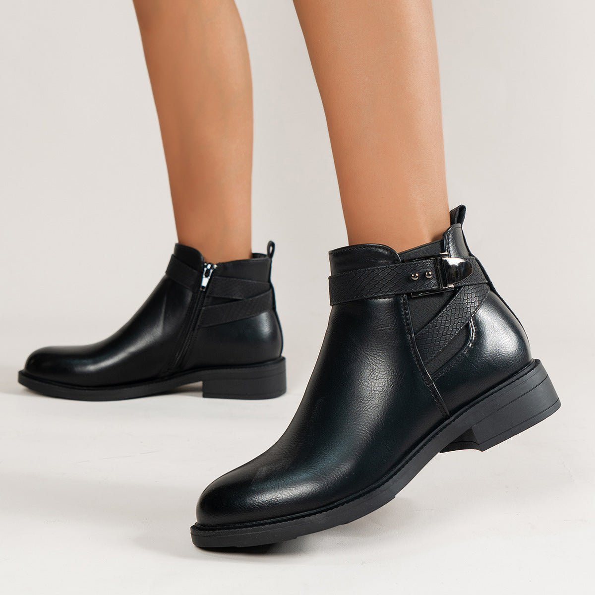 Ann – Schwarze Damen-Chelsea-Boots mit Seitlichem Reißverschluss und Schnalle
