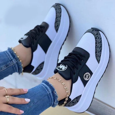 Carly – Dicksohlige Damen-Freizeitschuhe mit Farbblock und runder Spitze