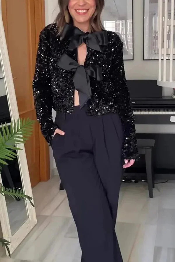 Leslie® | Zwei Möglichkeiten, eine Jacke mit Schleife und Pailletten vorne zu feiern