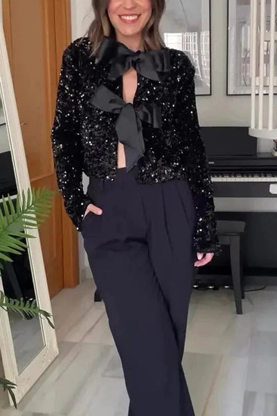 Leslie® | Zwei Möglichkeiten, eine Jacke mit Schleife und Pailletten vorne zu feiern