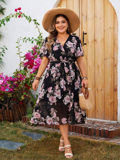 Damen geblümtes Sommerkleid in Übergröße | Midi