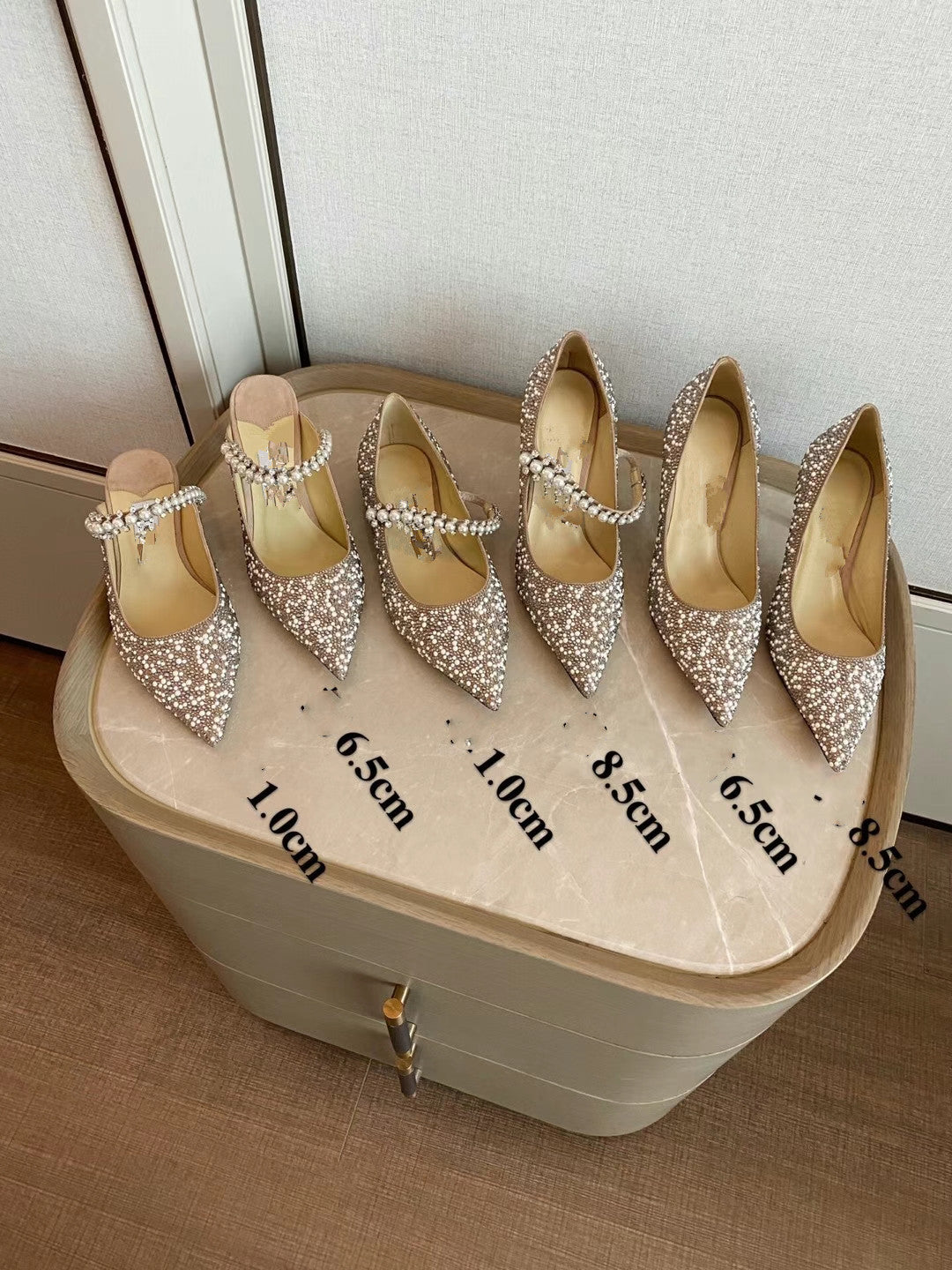 Jessie – Spitzenschuhe mit Strass und Perlen