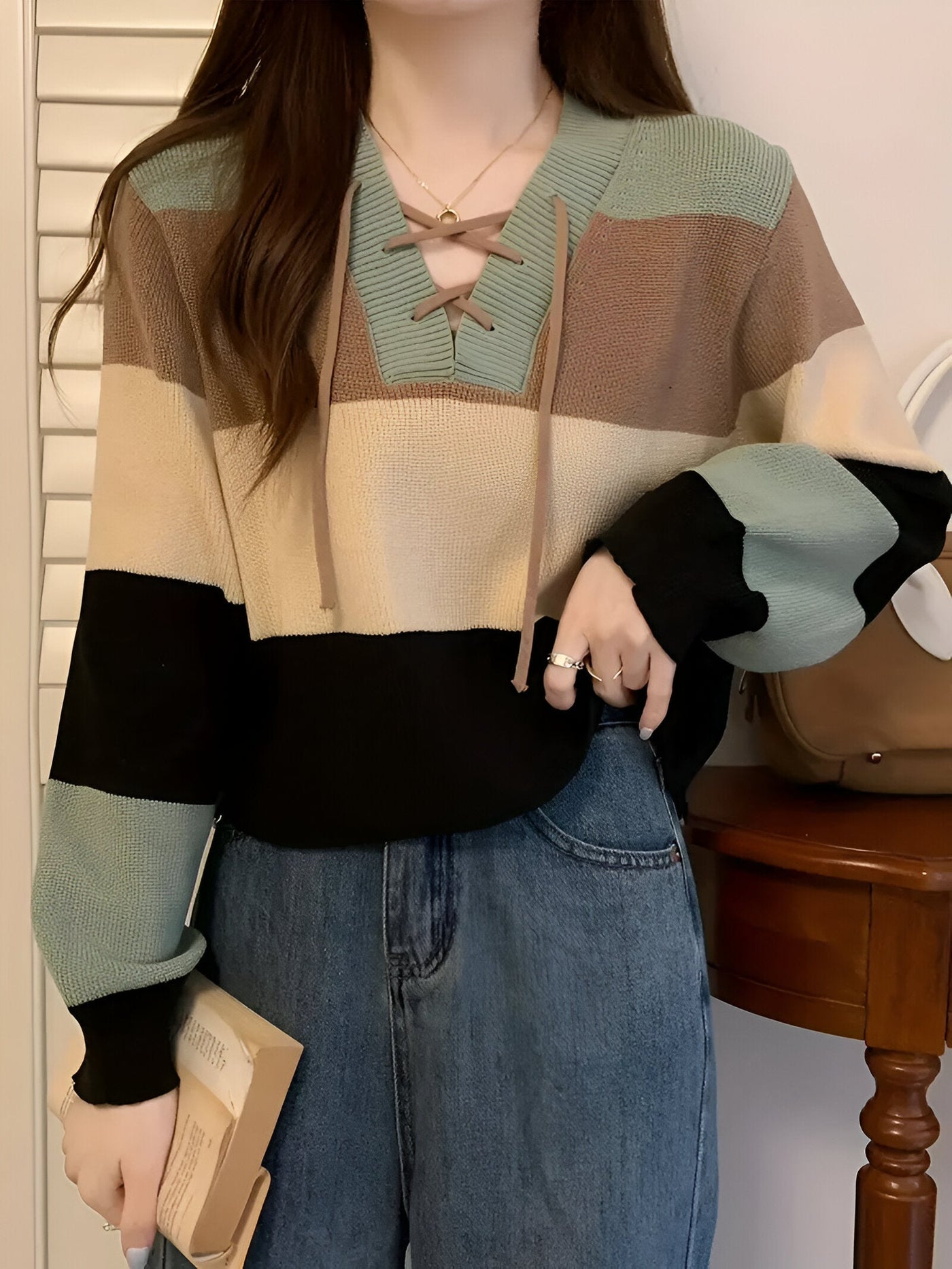 Rochelle | Strick-Perfektion – Schickes gestreiftes V-Ausschnitt-Pullover für Damen