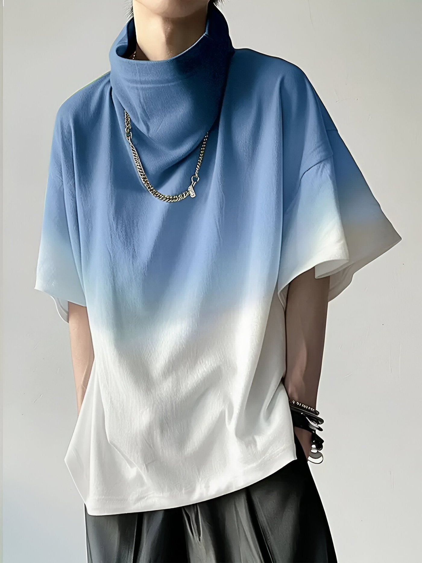 Lucas | Stylisches Gradient Cowl Neck T-Shirt