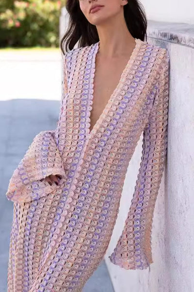 Griselda® | Langes, hohles Strandkleid mit V-Ausschnitt und tiefem Ausschnitt vorne und Schlitz aus Spitze