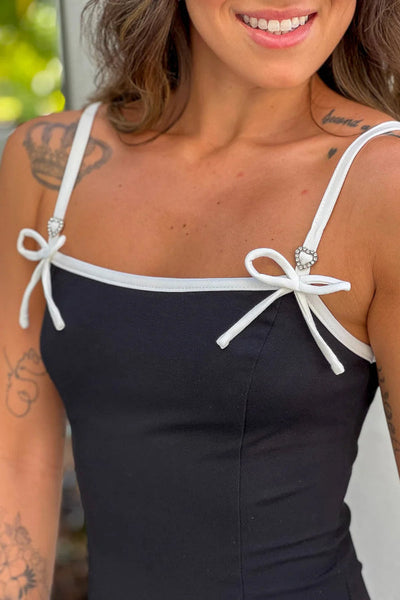 Nerea® | Schwarzes Minikleid mit Schleifendetail