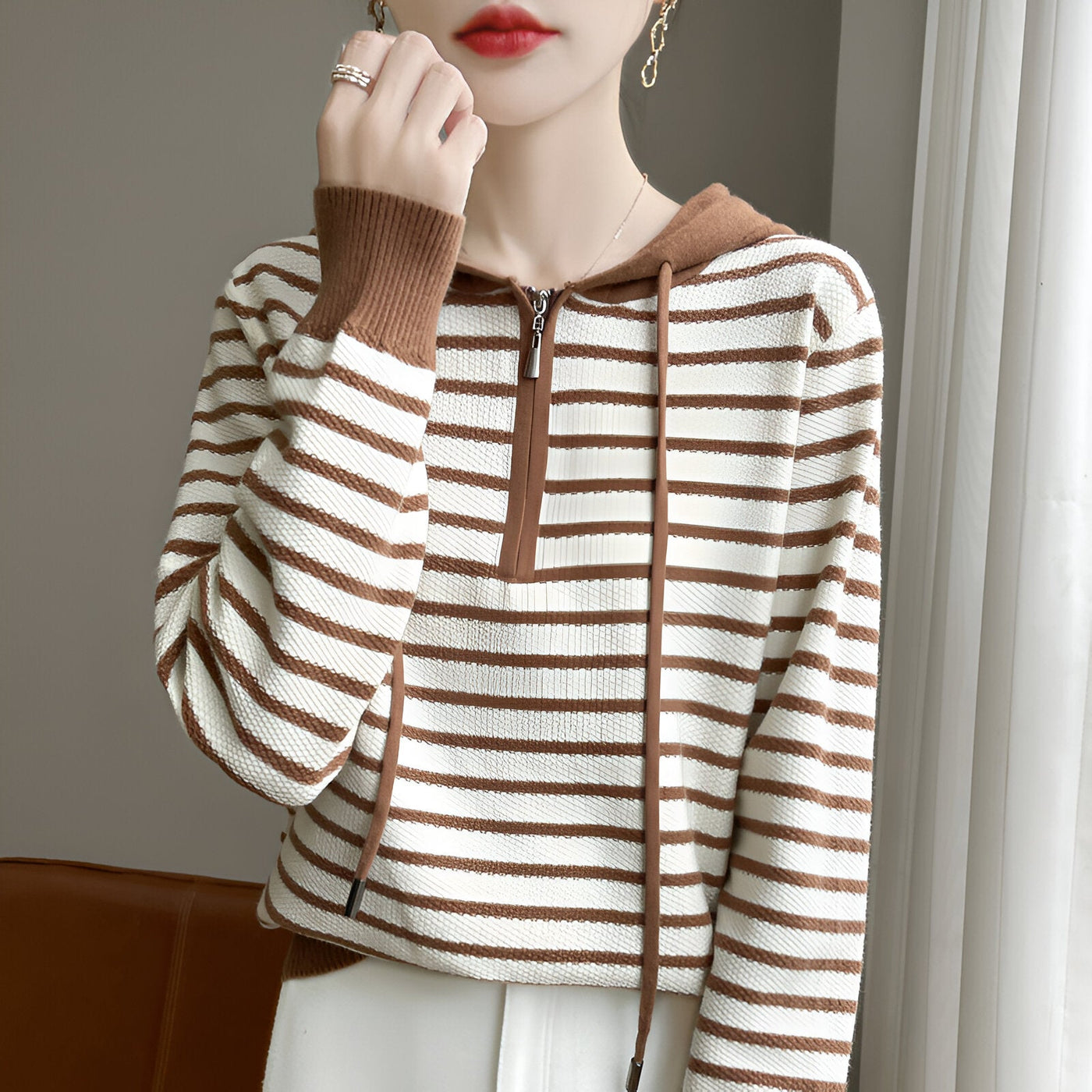 Annika | Gemütlicher und Schicker Gestreifter Strick-Cape-Pullover