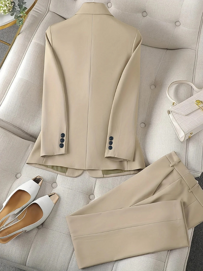 Klassisch eleganter Anzug für Damen | Hose und Blazer