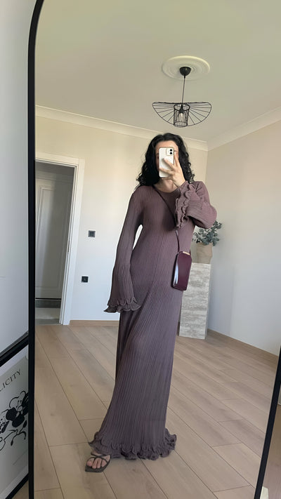 Edda | Elegantes Weißes Strickkleid mit Volant-Saum