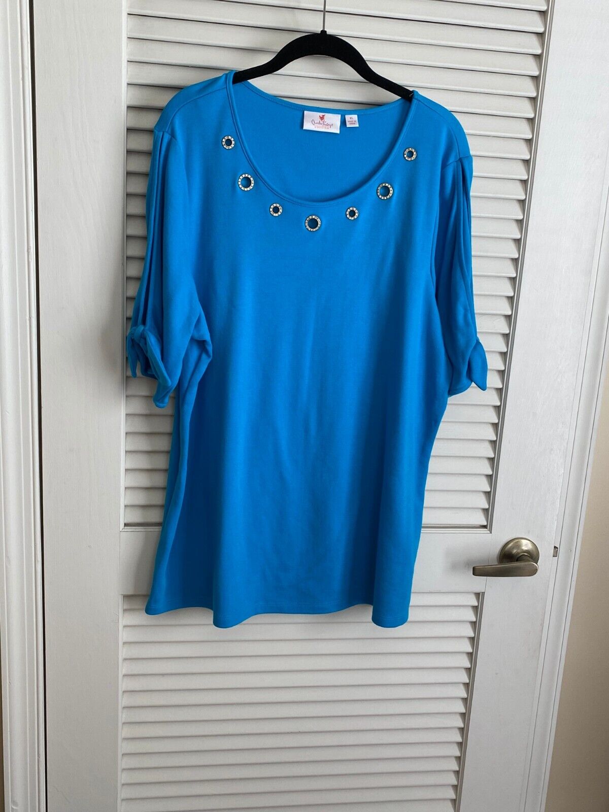 Verschönertes Oberteil mit Rundhalsausschnitt und Ärmelbündchen für Frauen