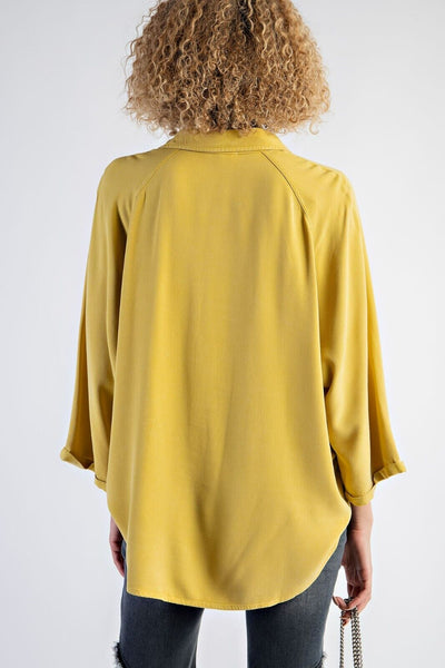 Lässige Damenbluse mit Kragen und Knopfleiste