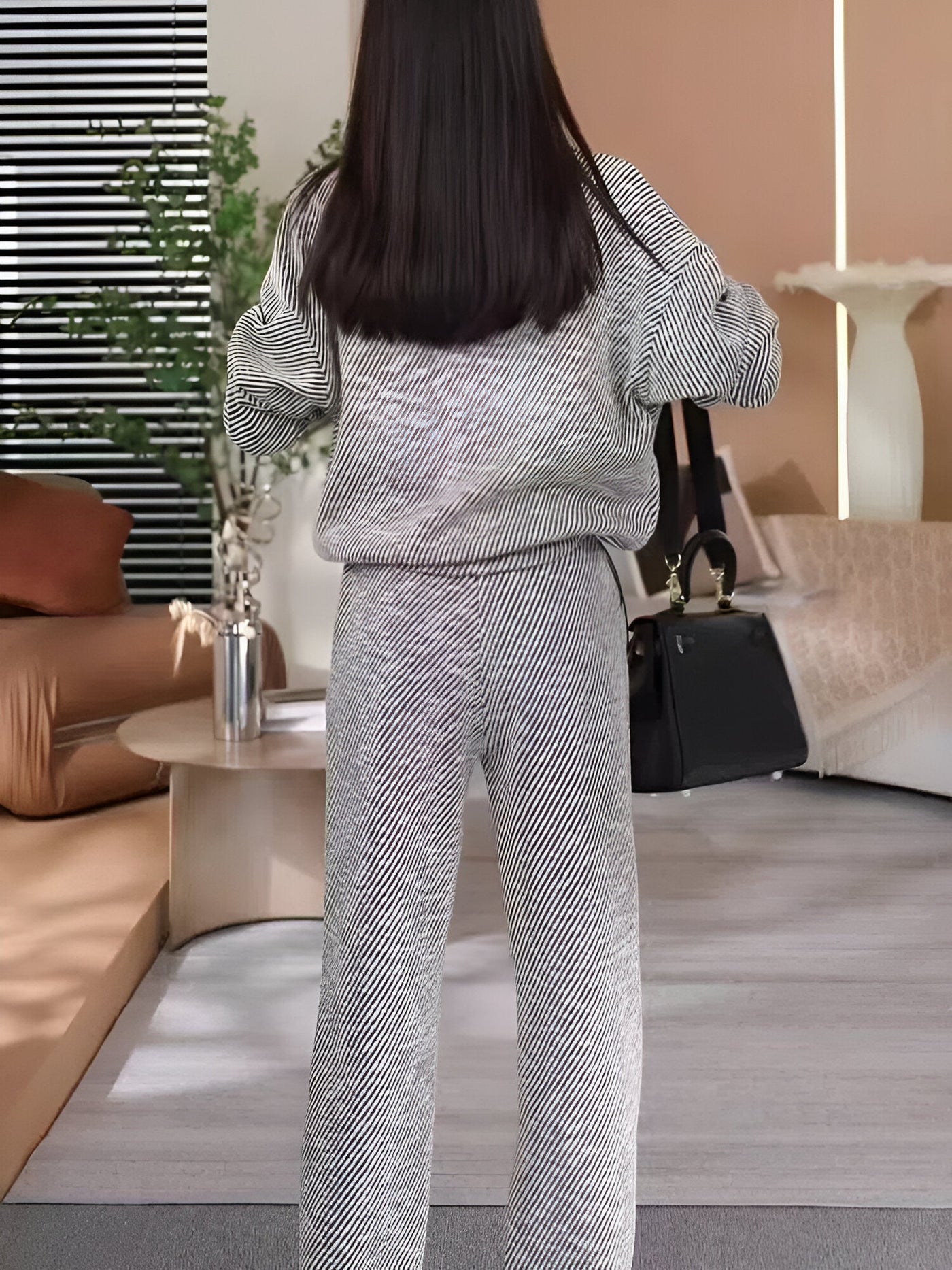 Adina | Müheloser Stil mit einem auffälligen Streifen-Design