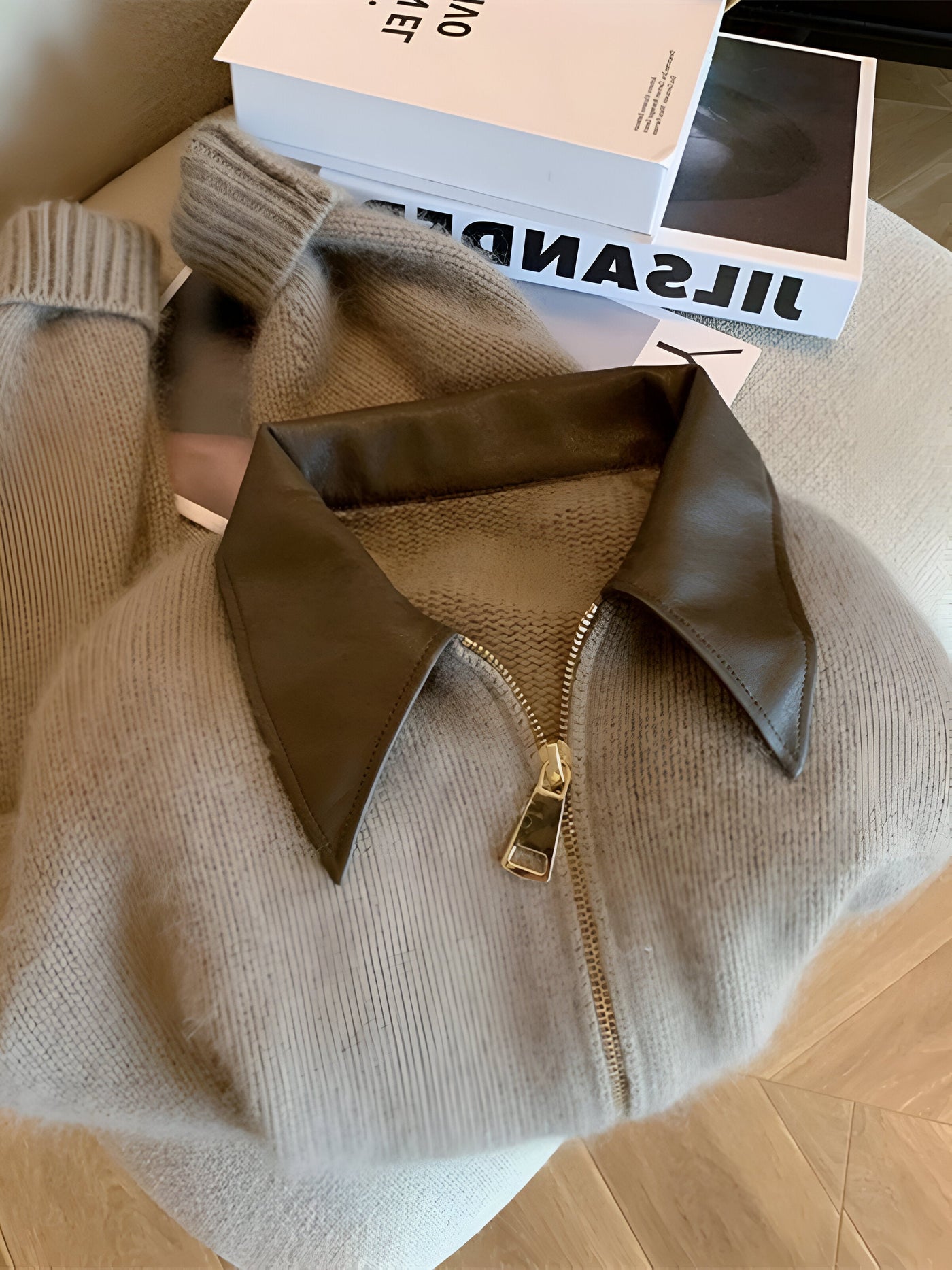 Elvira | Trendiger Strickpullover mit geteilter Lederkragen